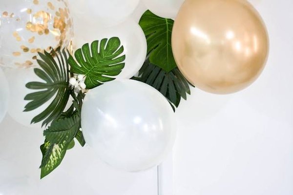 Comment choisir les invitations, les décorations et les cadeaux pour un événement familial ?