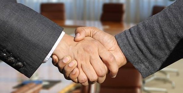 Comment Bâtir des Relations Saines avec les Fournisseurs et Partenaires Externes de Votre Événement